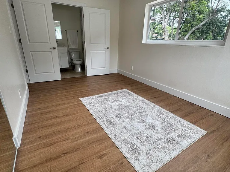 725 NE 160th Ter — Photo 25