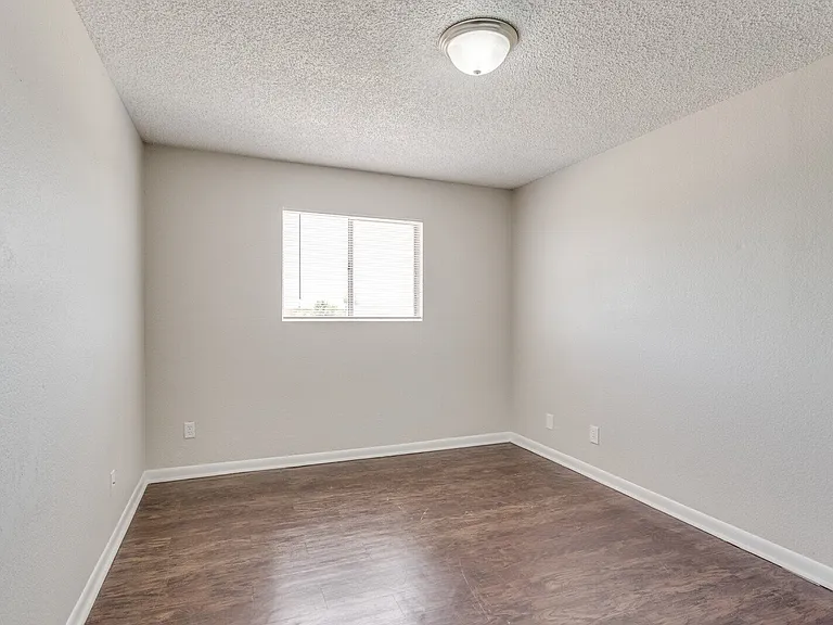 817 SW 23rd St #6 — Photo 1