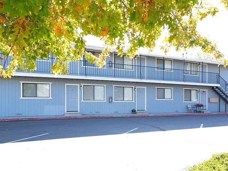 Peavine Peak Apartments — Photo 8