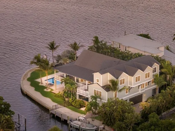526 56th St, Holmes Beach, FL 34217