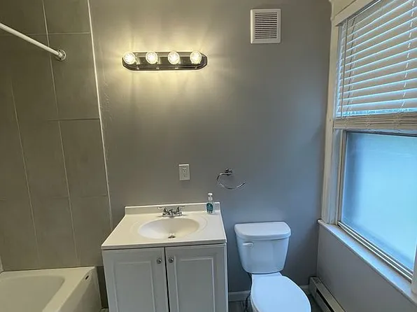 104 W Oak Ln, Glenolden, PA 19036