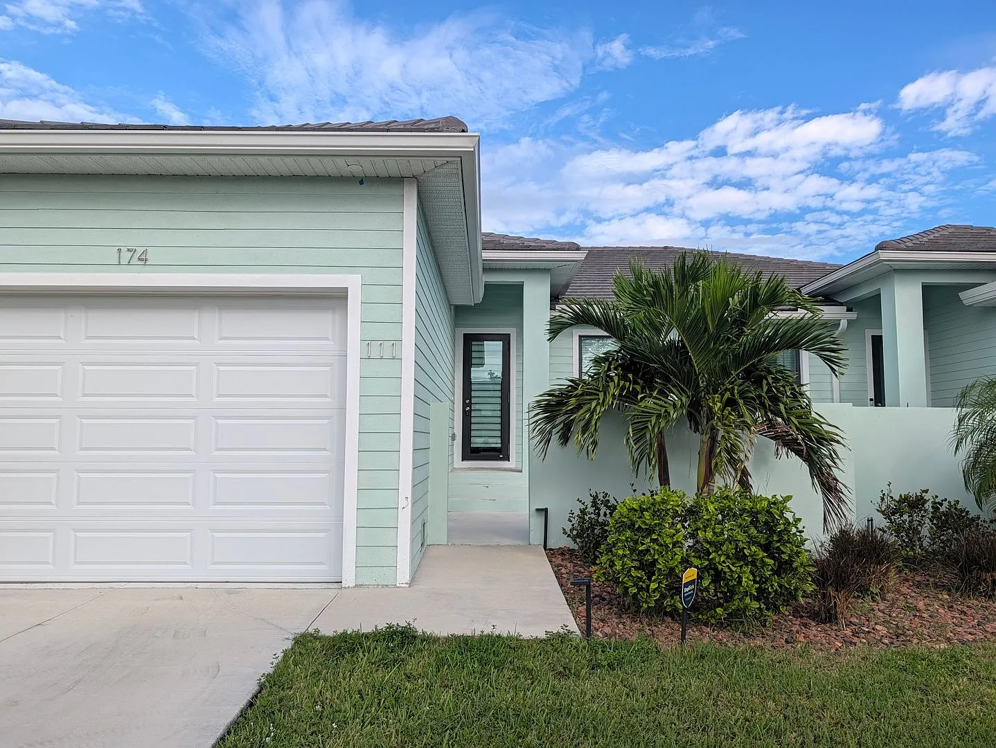 3 bedroom 2 bath Beautiful Duplex — Photo 2