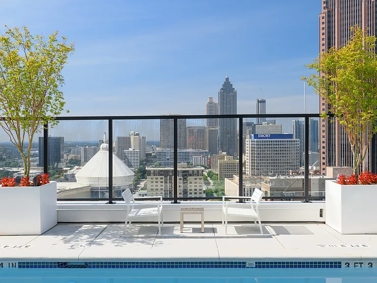 Lilli Midtown