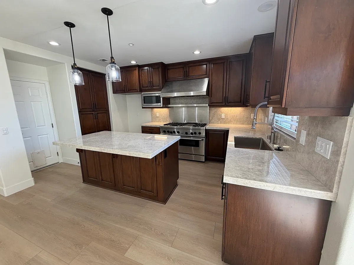 3 bed, 2.5 bath, 1858 sqft, $7,000 — Photo 4