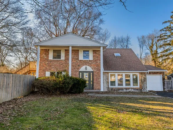 4 Vale Court, Mount Sinai, NY 11766