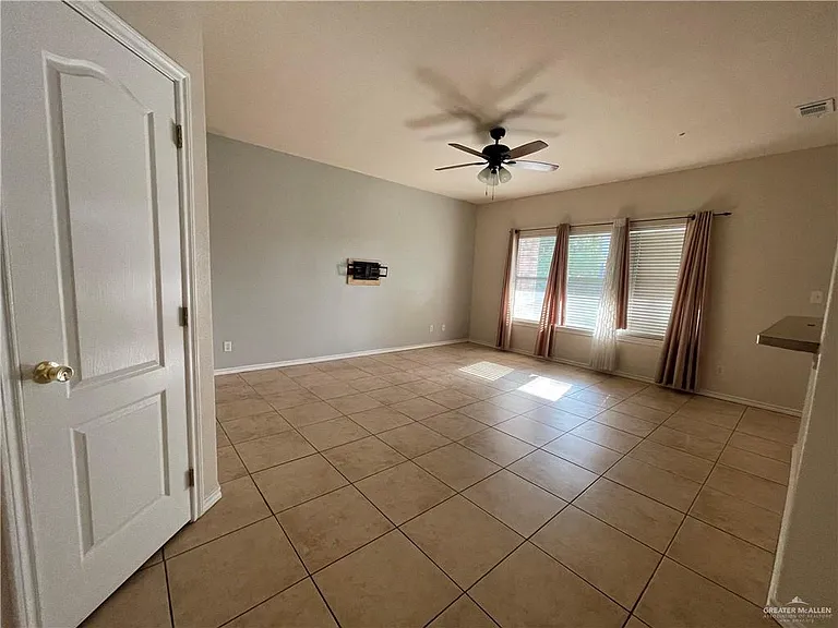 2515 Dove Ave — Photo 5