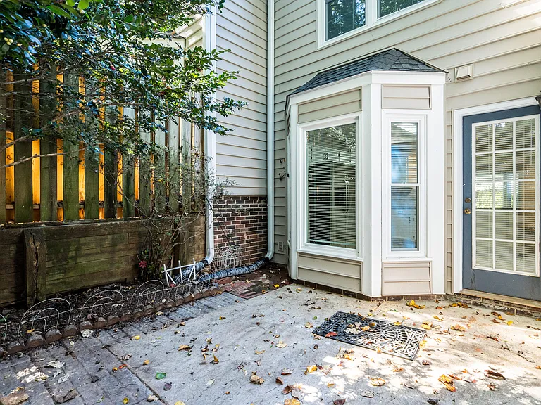 330 Silverberry Ct — Photo 20