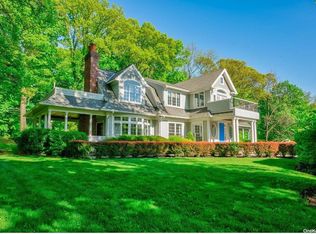 28 Overlook Rd, Locust Valley, NY 11560