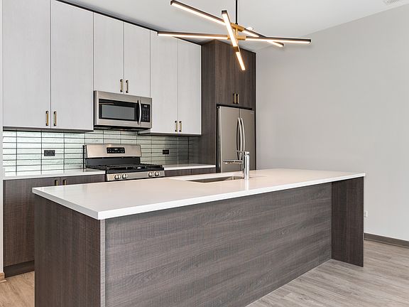 3rd image of 4321 N Cicero Ave #3