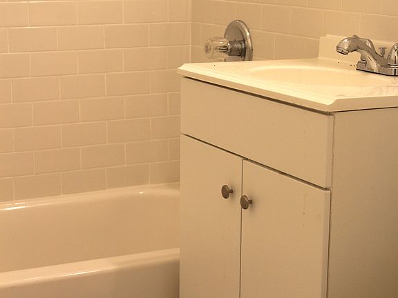 4th image of 1100 Warburton Ave APT L4