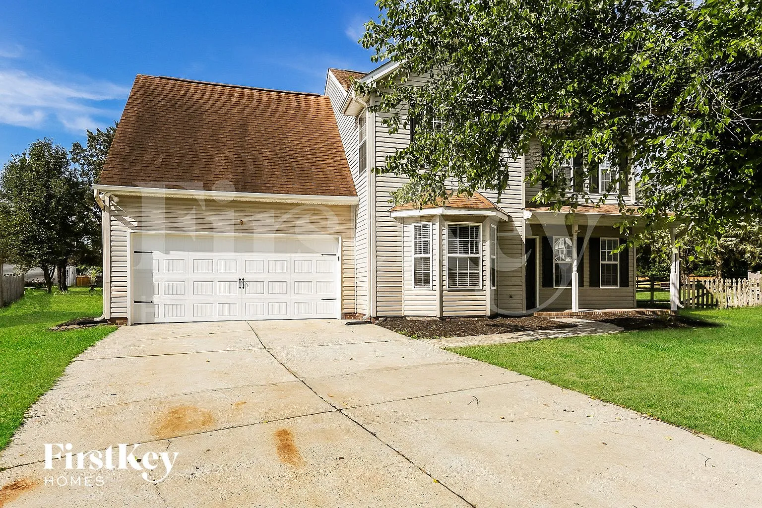 3 bed, 2.5 bath, 1958 sqft, $2,210 — Photo 2