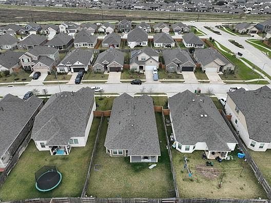 3rd image of 8611 Oceanmist Cove Dr