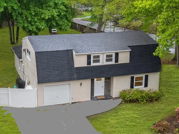 2 Shearwater Ct, Centereach, NY 11720