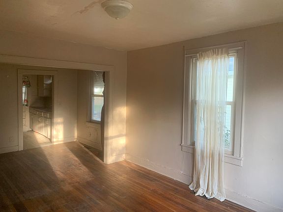 4th image of 2322 Sorentrue Ave
