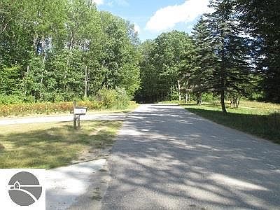 4th image of 8412 Highland Trl