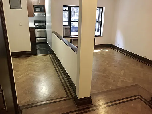 Rented by Avenues Real Estate | media 21