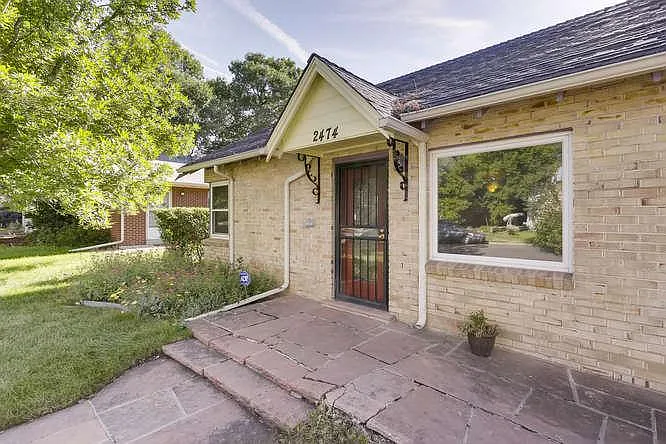 2 bed, 990 sqft, $3,280 — Photo 3