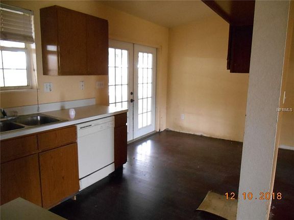 4th image of 4870 NE Citrus Ave