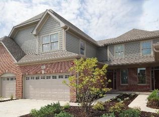 705 Kingsbrook Gln, Glen Ellyn, IL 60137