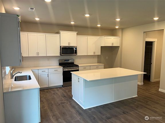 5th image of 17512 Crossings Drive E #33