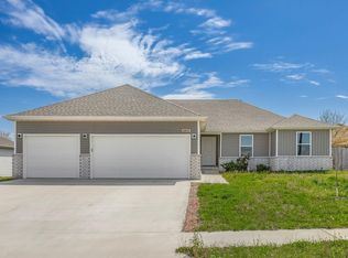 1402 S Olde Savannah Ave, Republic, MO 65738