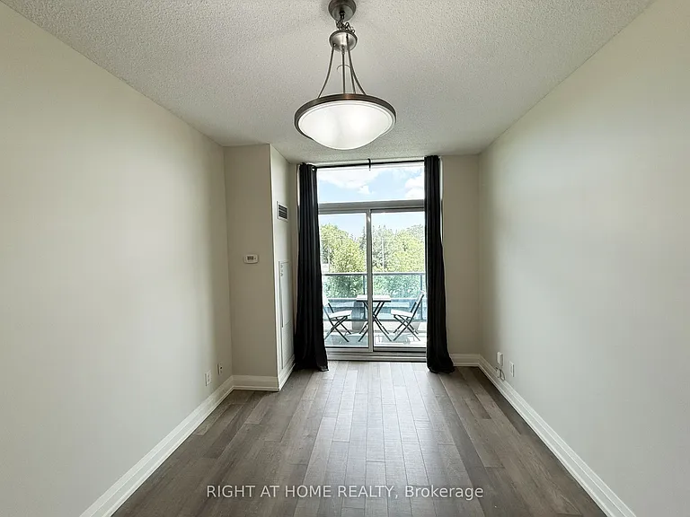 7165 Yonge St #317 — Photo 2