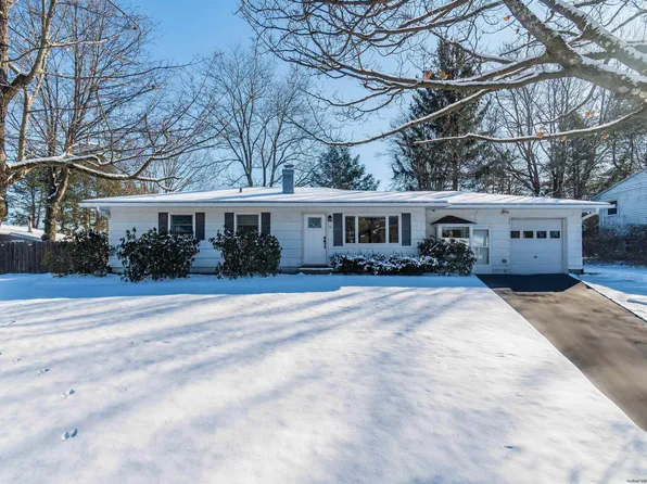 16 Cherry Hill, New Paltz, NY 12561