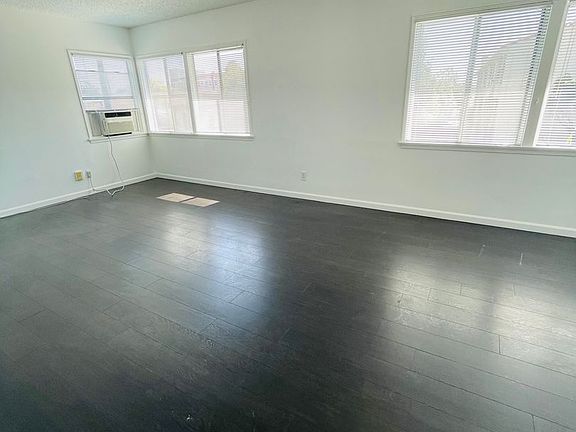 5th image of 408-410 E Elk Ave #409-413-413A