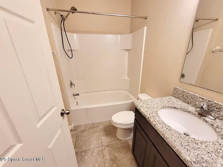 590 Trymore Dr SE — Photo 16