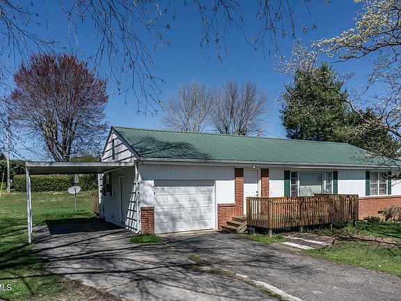 2nd image of 404 Dyer Cir