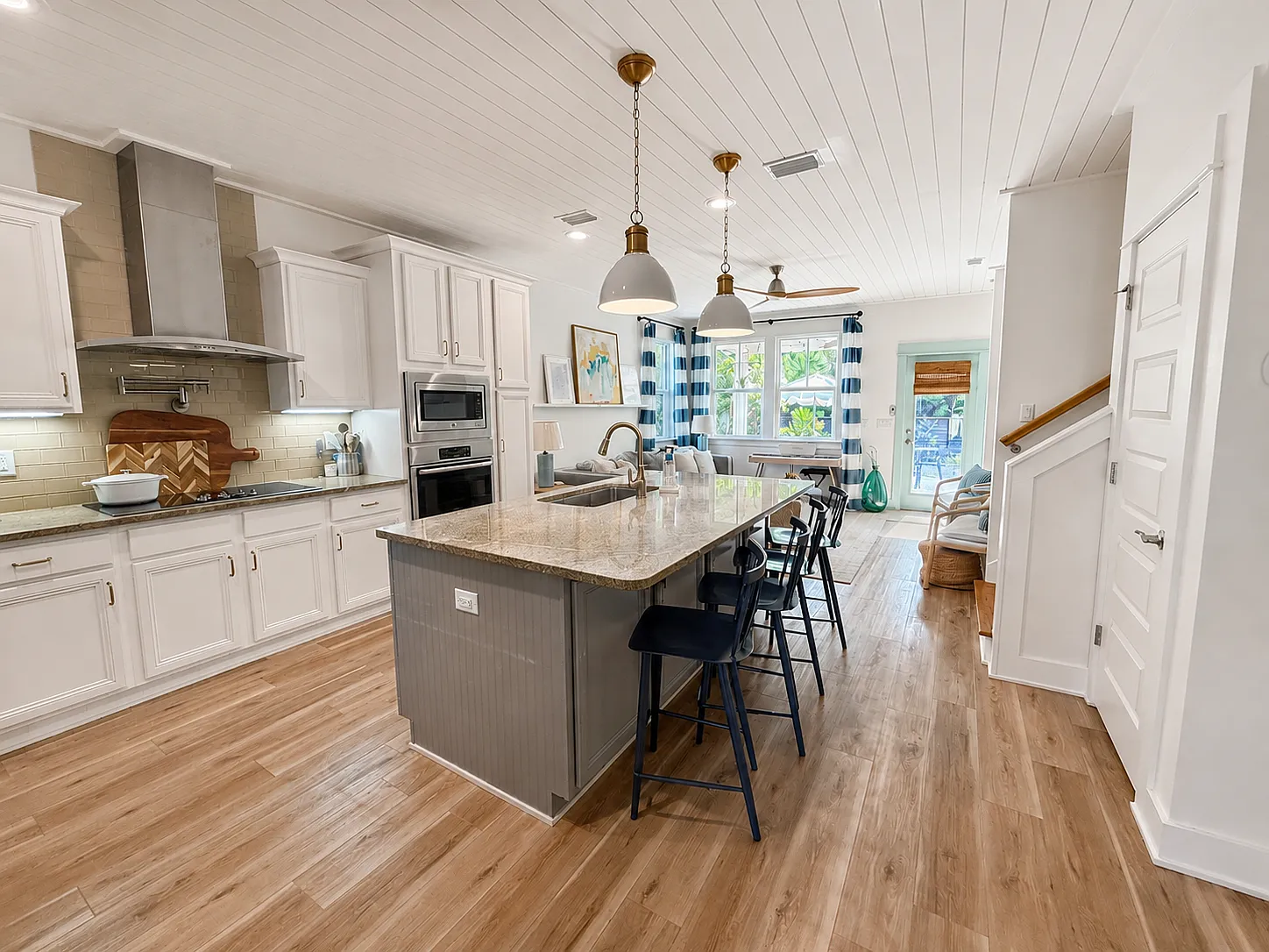 4 bed, 2262 sqft, $4,500 — Photo 4