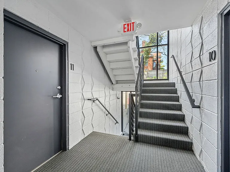 2557 Hackberry St #6 — Photo 15