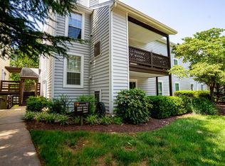 10039 Oakton Terrace Rd, Oakton, VA 22124