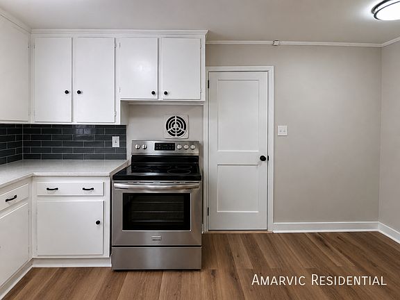 3rd image of 1107 College St #C