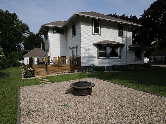 3rd image of 306 Avenue A E