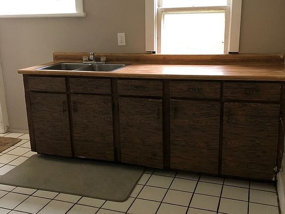 5th image of 563 Amity Ave #1