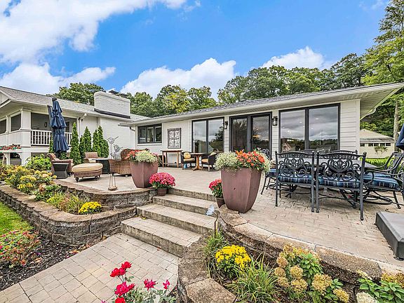 5th image of 284 E Gull Lake Dr