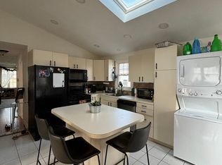 13 Gloucester St, Providence, RI 02908