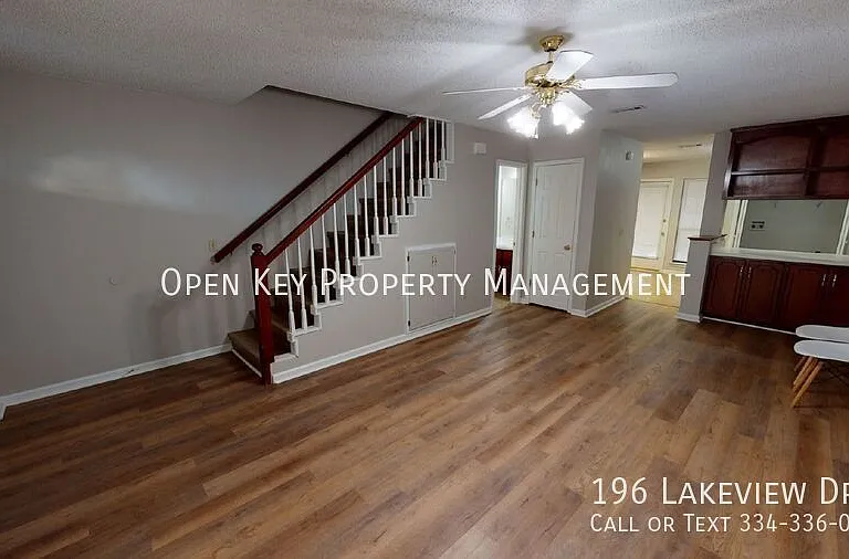 196 Lakeview Dr — Photo 2