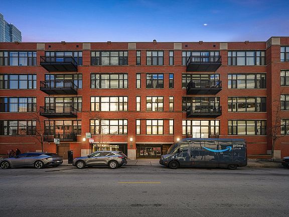 2nd image of 333 W Hubbard St APT 513