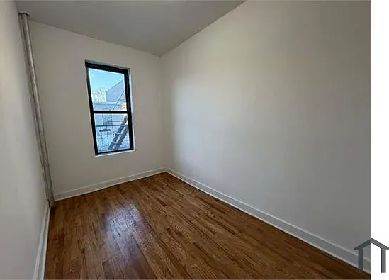 3 bed, 1000 sqft, $3,058 — Photo 3
