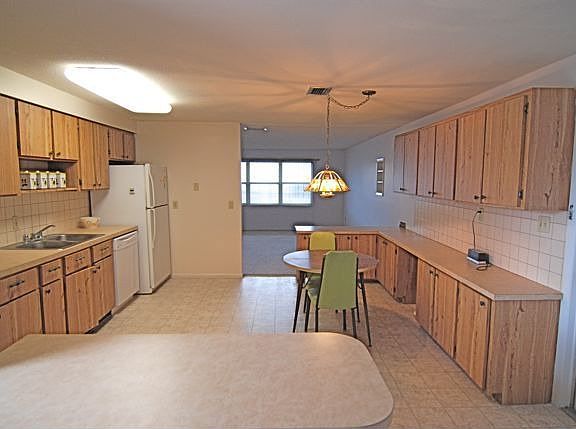 4th image of 1500 Windward Dr