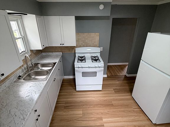 5th image of 901 16th St NE