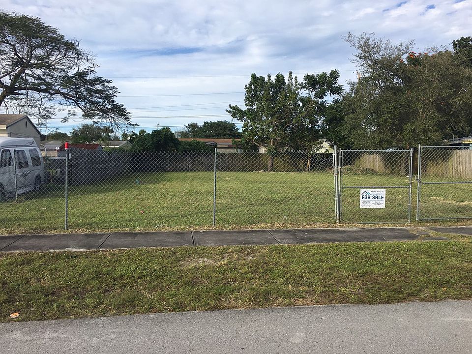 1st image of 3015 Nw 165 St