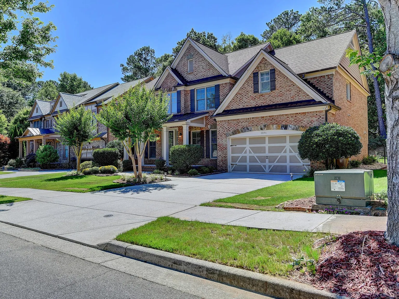 5 bed, 3560 sqft, $3,500 — Photo 2