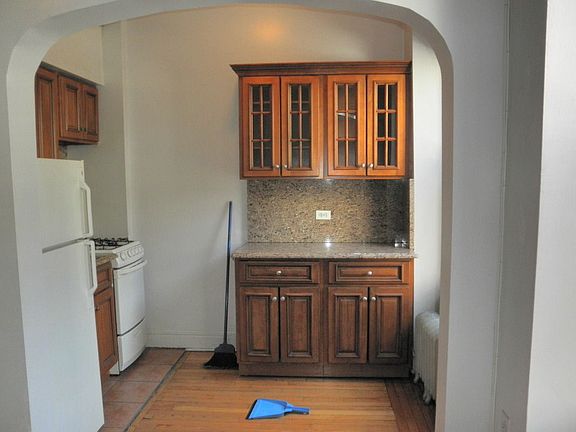 3rd image of 1201 Lexington Ave APT 2D
