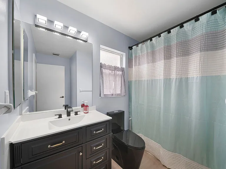 15624 Sunny Crest Ln — Photo 20