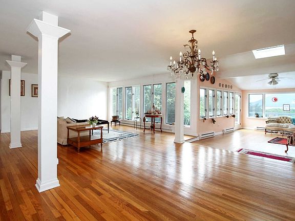 4th image of 18 Idlewild Park Dr