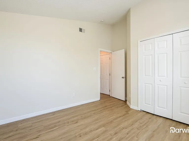 151 Lakebreeze Cir — Photo 7