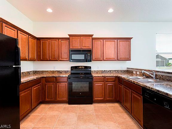 3rd image of 525 SE 1st Terrace Cpe